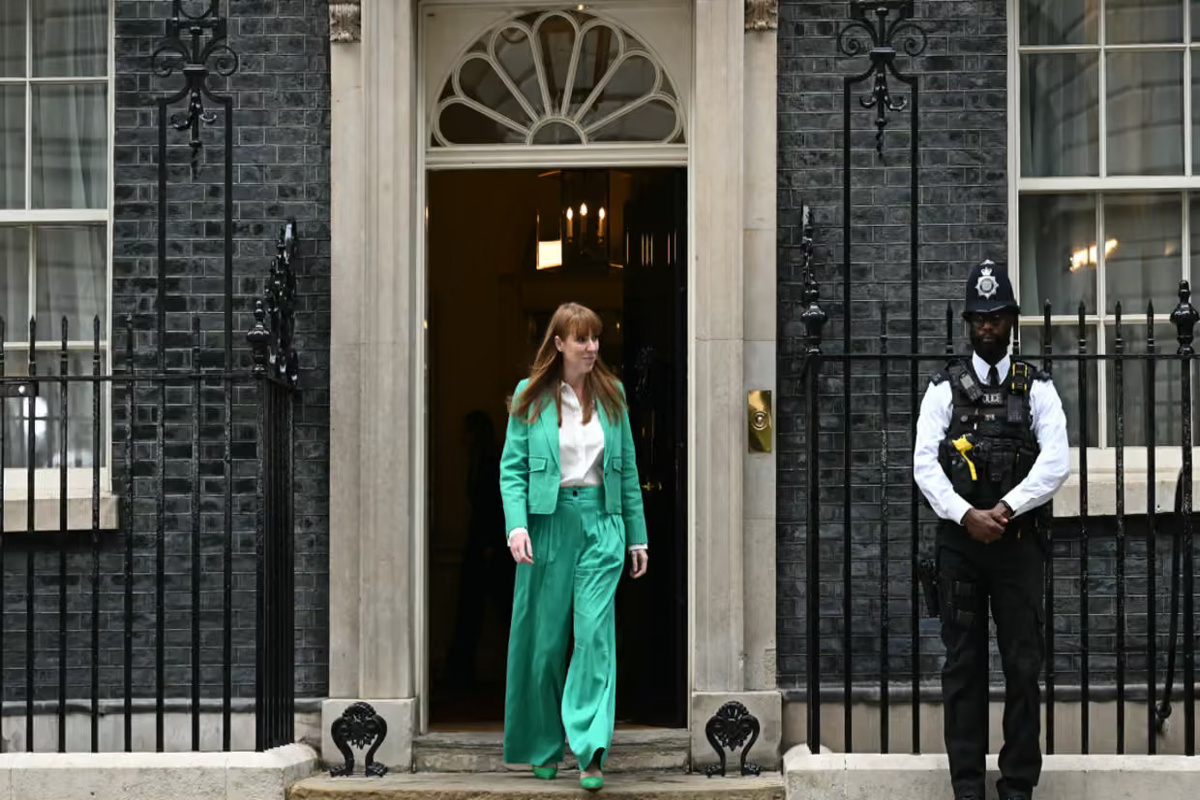Angela Rayner di Downing Street mengatasi ketakutan para bankir