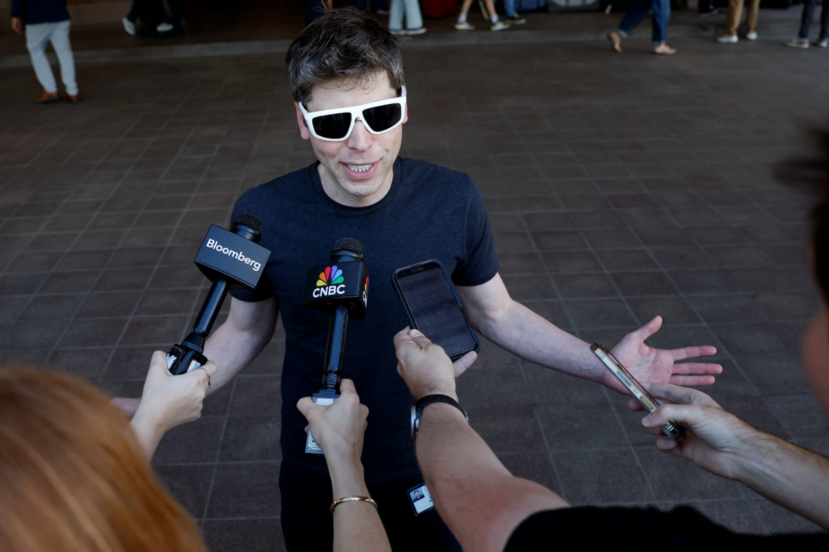 Mengapa OpenAI dan Anthropic benar-benar bertengkar soal iklan