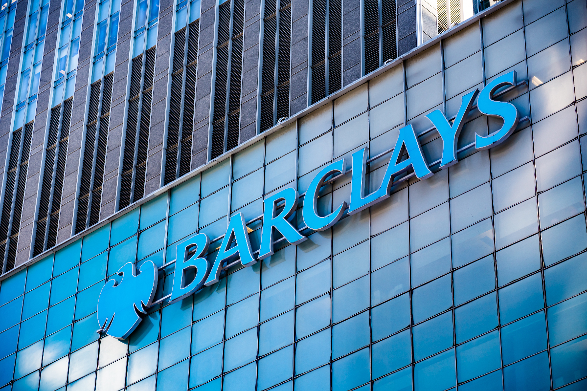 Barclays membatalkan pemotongan cabang saat manajer bank kembali bekerja