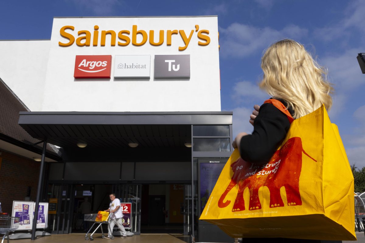 Sainsbury’s mengancam akan menindak tegas pengutil yang kedapatan menukar telur