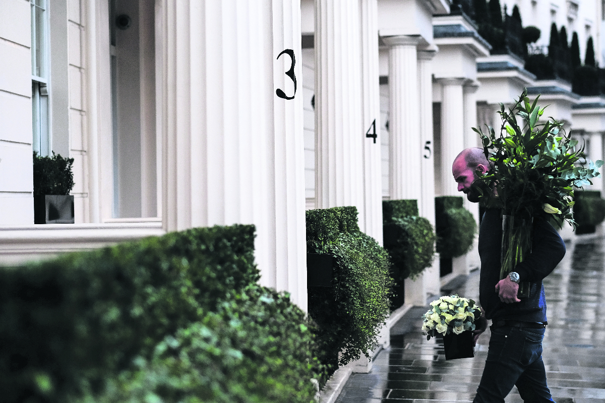 HMRC agents to target mansions with ponies and pools